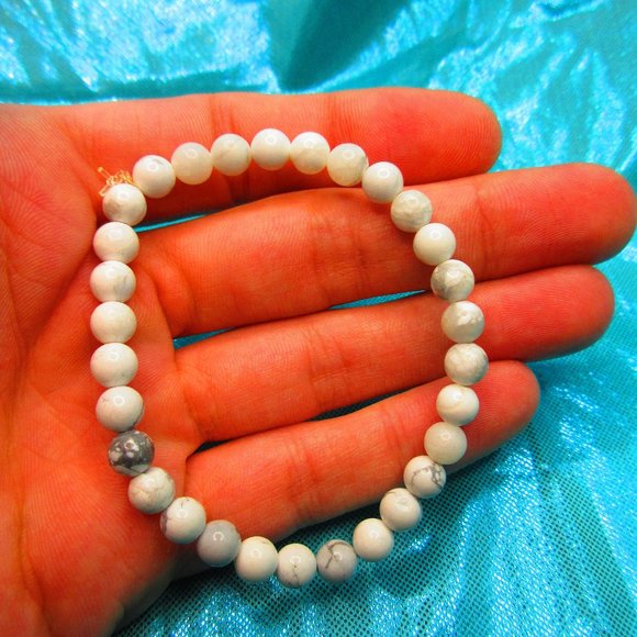 White Howlite 6mm Round 7" Stretchy Gemstone Bracelet - Picture 1 of 3